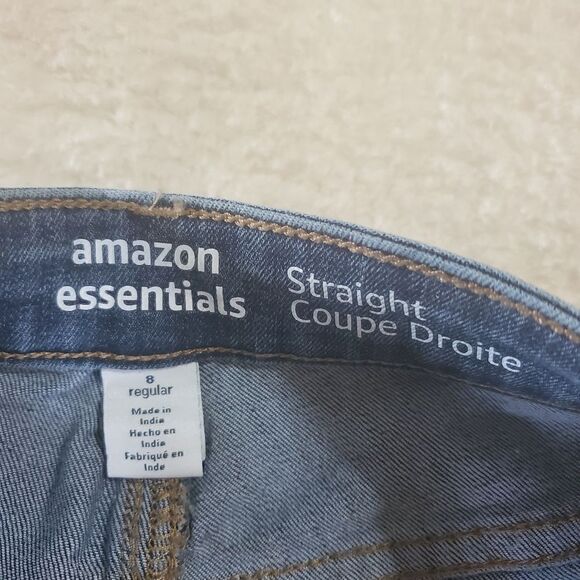 Amazon Essentials Straight Leg Jeans, Black & White Checks on Back Pocket Size 8 - Picture 3 of 8
